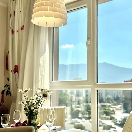 Sunny & Comfort Next To Tech Park For 4 Guests Апартаменты